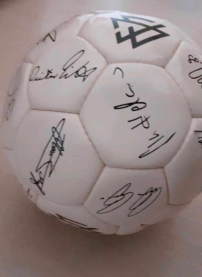 DFB:  Fußball mit Autogrammen 1990 er Jahre in Bienenbüttel