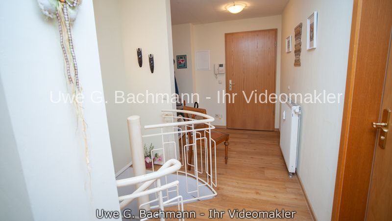 Schöneiche bei Berlin: Eigentumswohnung mit 2 Zi., Balkon, herrlicher Hobbyraum und PKW-Stellplatz in Schöneiche bei Berlin