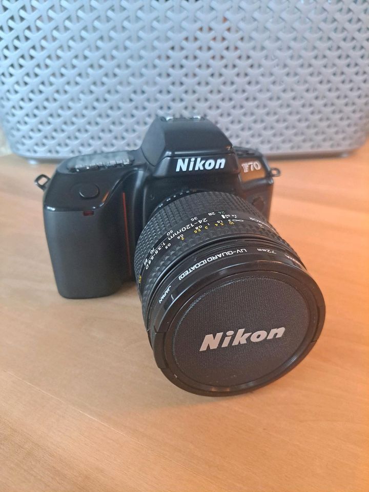 Nikon F70 Spiegelreflexkamera, Objektiv 24-120mm in Augsburg