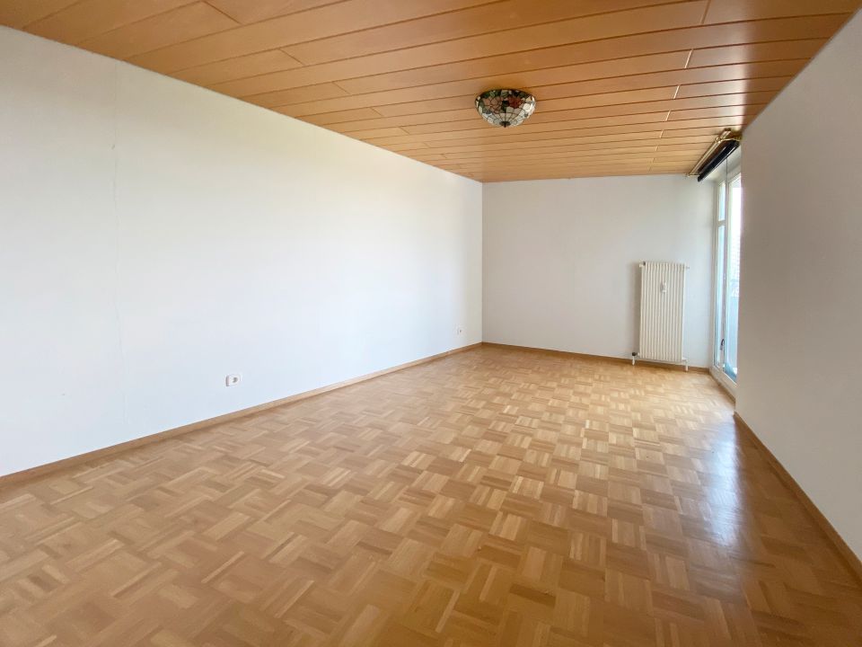 **S-Fasanenhof: 3-Zimmer-Wohnung mit viel Potential im 15. OG mit Weitblick** in Stuttgart