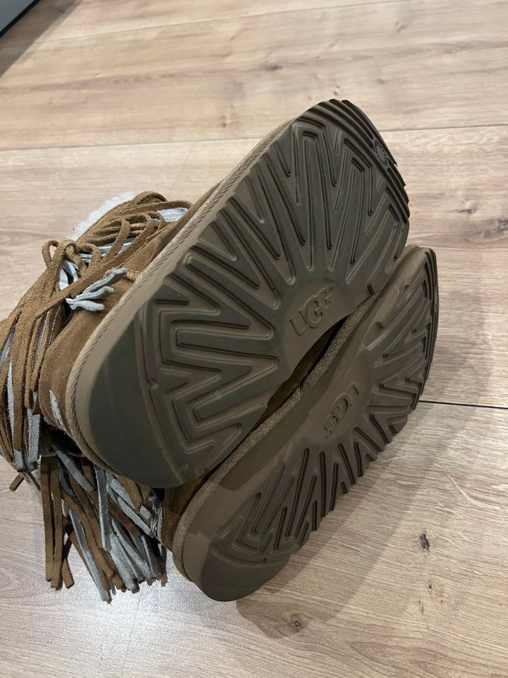 Original UGG Winterstiefel für Kinder Größe 33,5 in Berlin