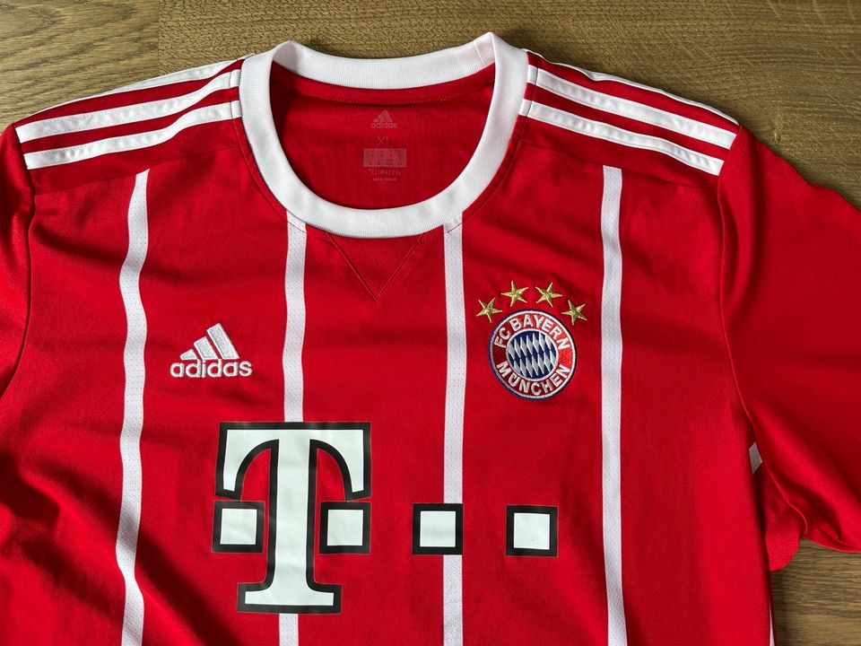 Adidas FC Bayern München Herren Trikot XL rot in Brackenheim