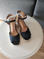 Tom Tailor Schuhe Keilsandalen Keilabsatz Größe 41 Bayern - Osterhofen Vorschau