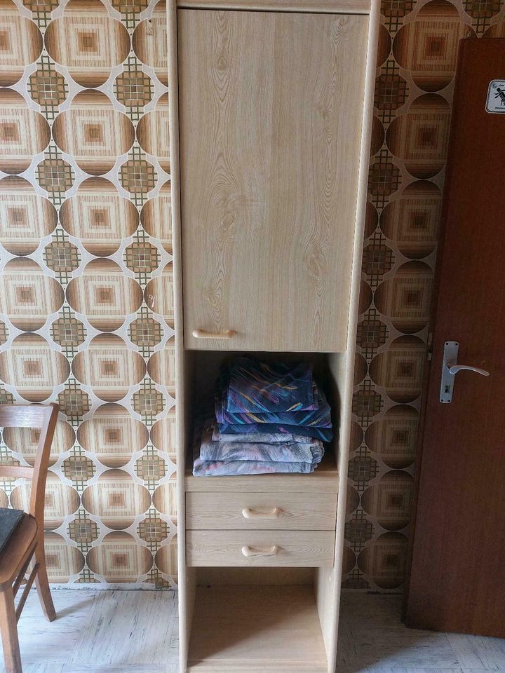 80er Jahre Retro  Wäscheschrank in Pottum