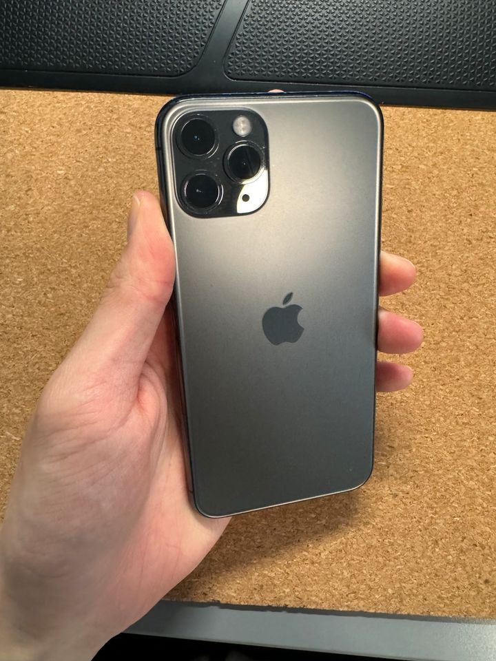 iPhone 11 Pro 64GB, schwarz, Akku sehr gut in Hanau