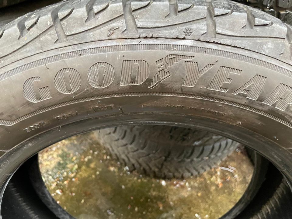 Reifen Goodyear 215 /60 R 17 C     2 Stück in Olfen