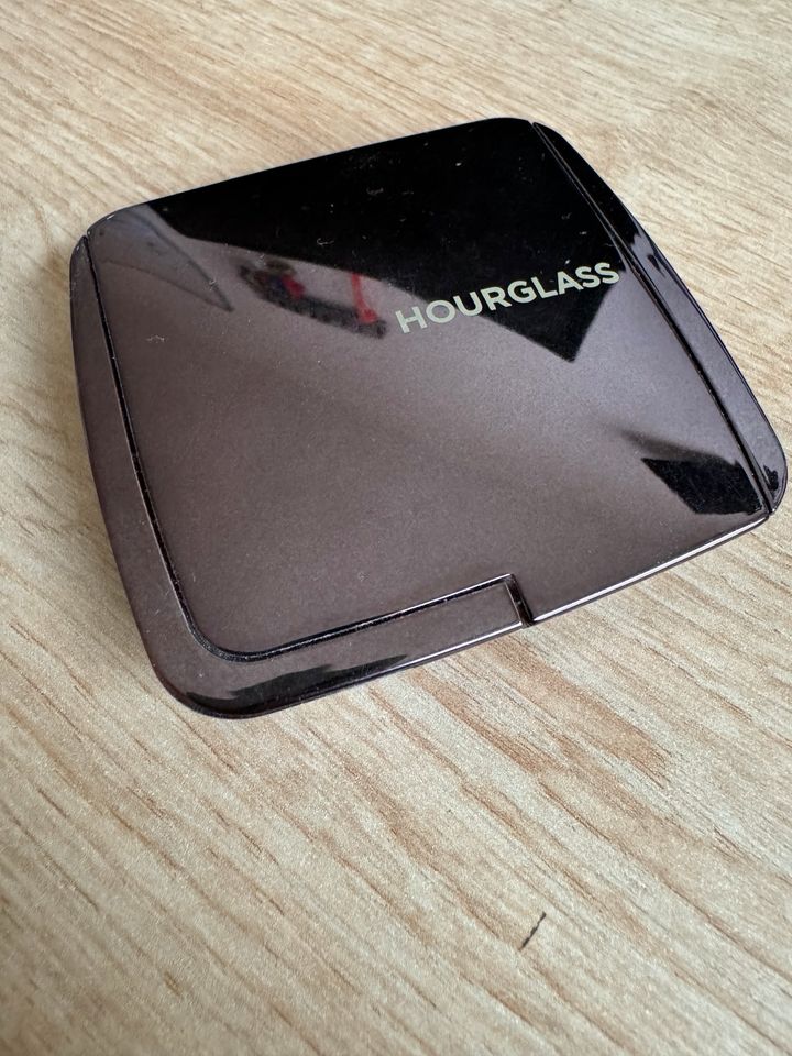 Hourglass Ambient Lighting Powder / Gewichtspuder in Poing