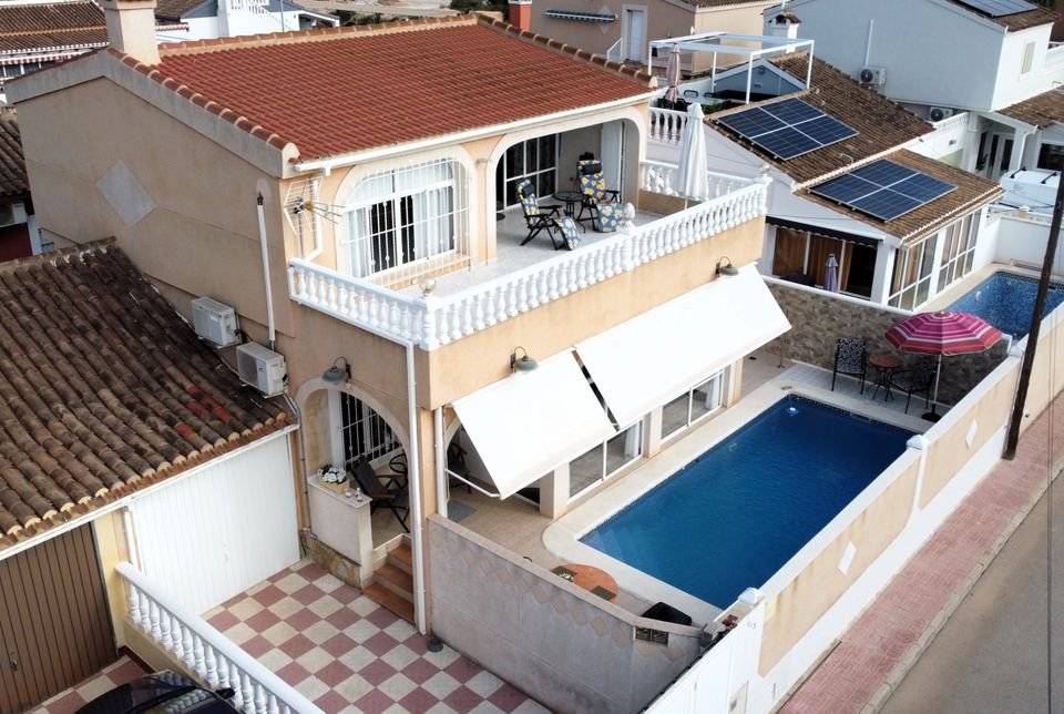 Villa mit Pool und Garage in Playa Flamenca - Spanien in Hannover