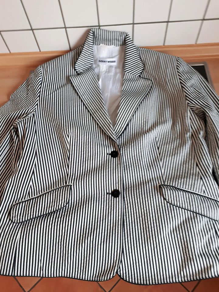 Schwarz-weißer Blazer Gerry Weber Größe 44 in Gescher