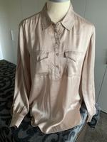 Marc Cain, hellbeige Seidenbluse, Gr 40, in sehr gutem Zustand Niedersachsen - Osnabrück Vorschau