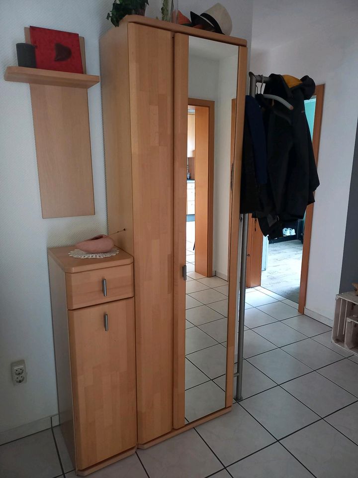 Schöne Garderobe (Echtholz) in Bad Emstal