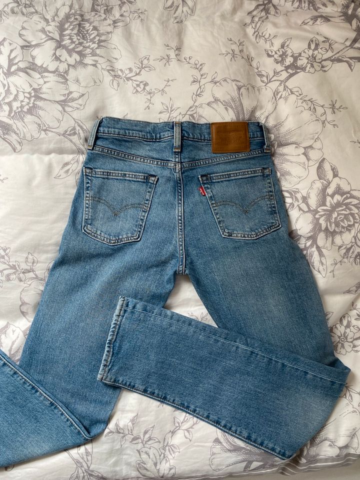 Levi's Jeans in Sand a. Main