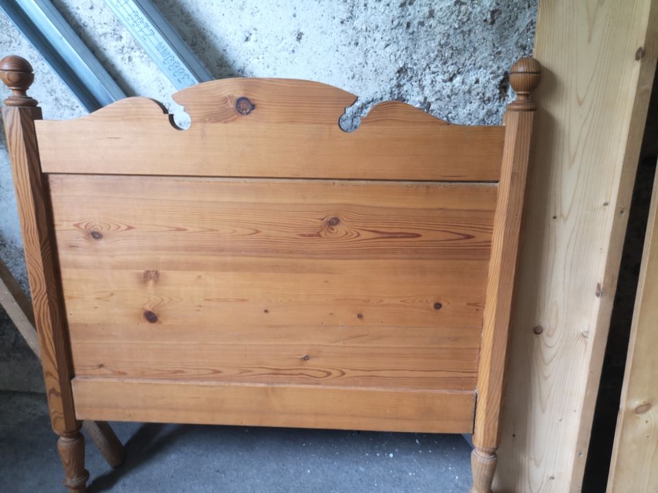 Bett, Voll Holz, shabby in Vilshofen an der Donau