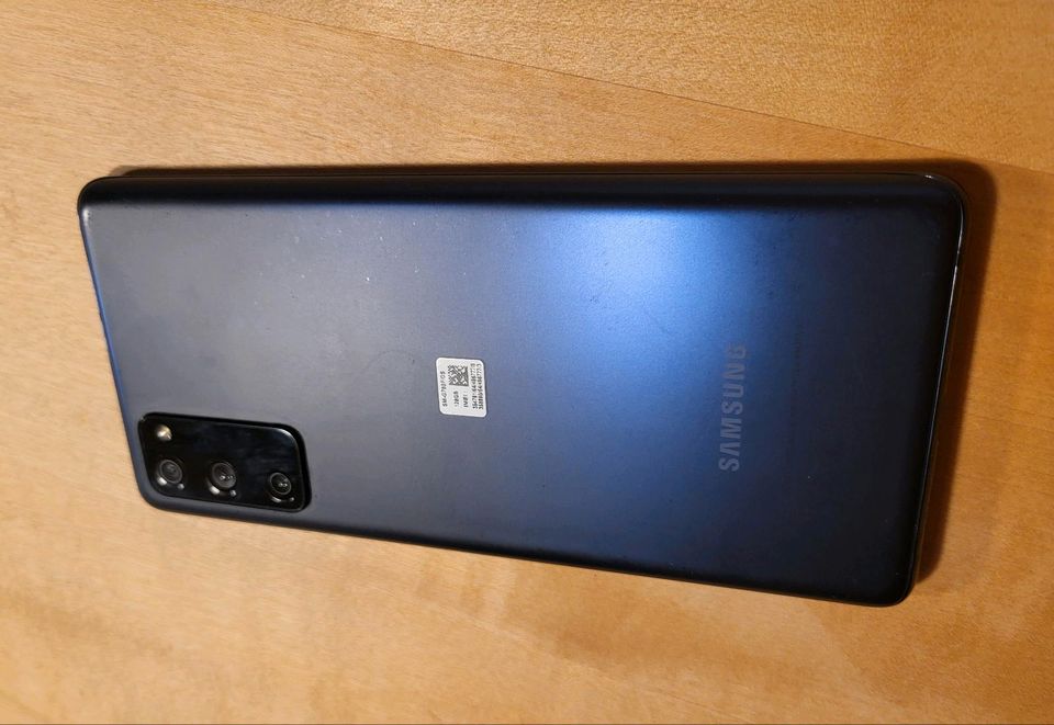 Neuwertiges Samsung Galaxy S20 FE mit Zubehör in Ingolstadt