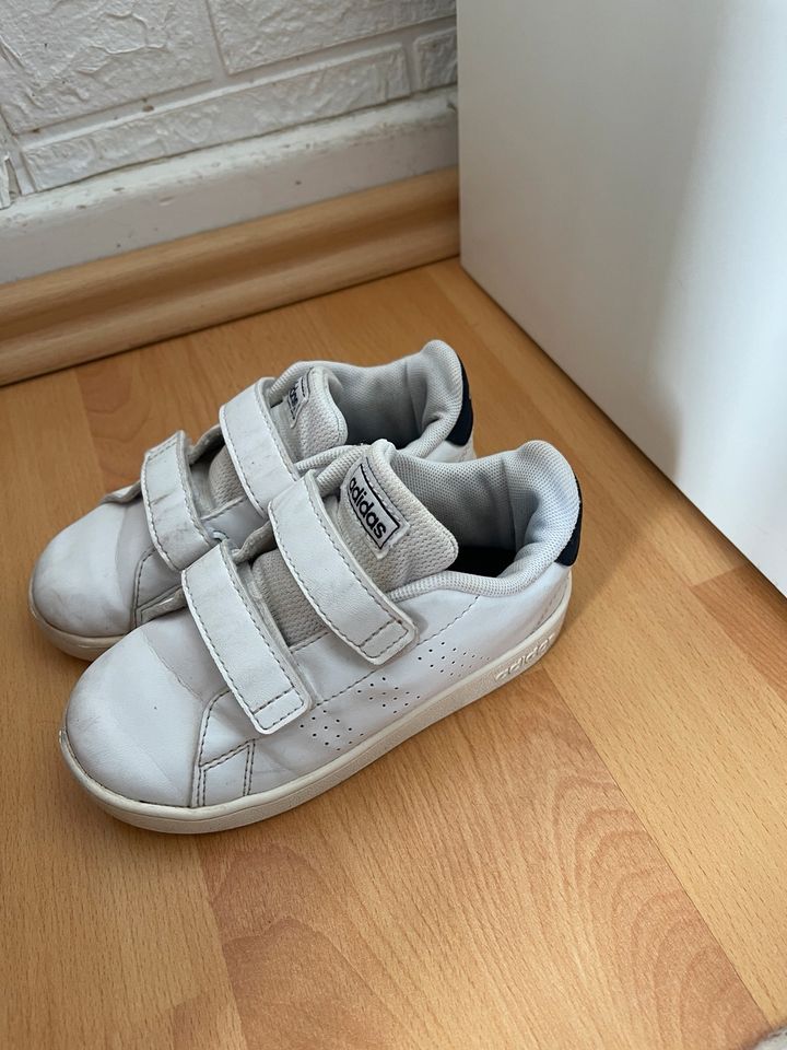 Adidas Schuhe Kinderschuhe gr 26 in Leverkusen