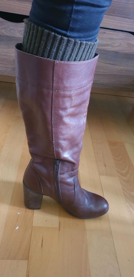 Lederstiefel mit Stulpeneinsatt - braun/aubergine - Größe 39 in Lörrach