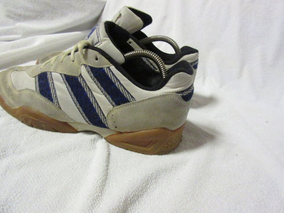 Adidas Handball Schuhe Vintage Gr.44 "Rarität von 1995" in  Baden-Württemberg - Malsch bei Wiesloch | eBay Kleinanzeigen ist jetzt  Kleinanzeigen