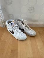 Nike – Blazer Mid '77 Next – Sneaker in Weiß und Kakaobraun 40 Nordrhein-Westfalen - Bönen Vorschau