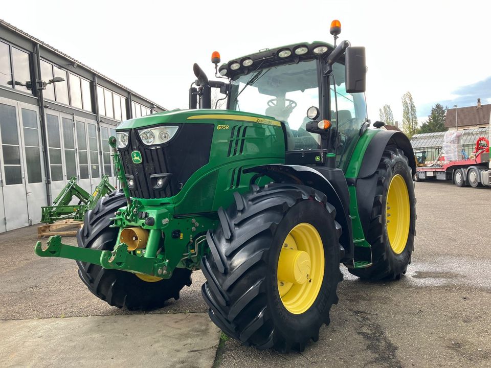 John Deere 6175R in Bühl