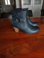Tom Tailor Stiefelette Stiefel Boots wie neu Gr. 37 navy Brandenburg - Hohenbocka Vorschau