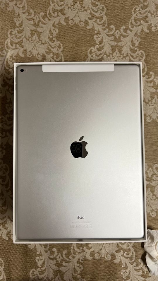 iPad Pro 12,9" 2. Gen mit 128 GB in Saarbrücken