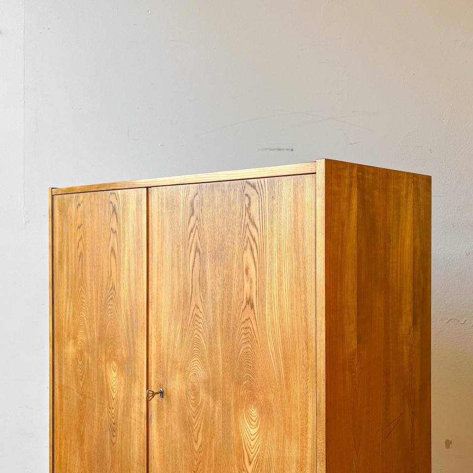 wäscheschrank schrank hellerau kommode alt vintage OH-SO-NICE in Berlin