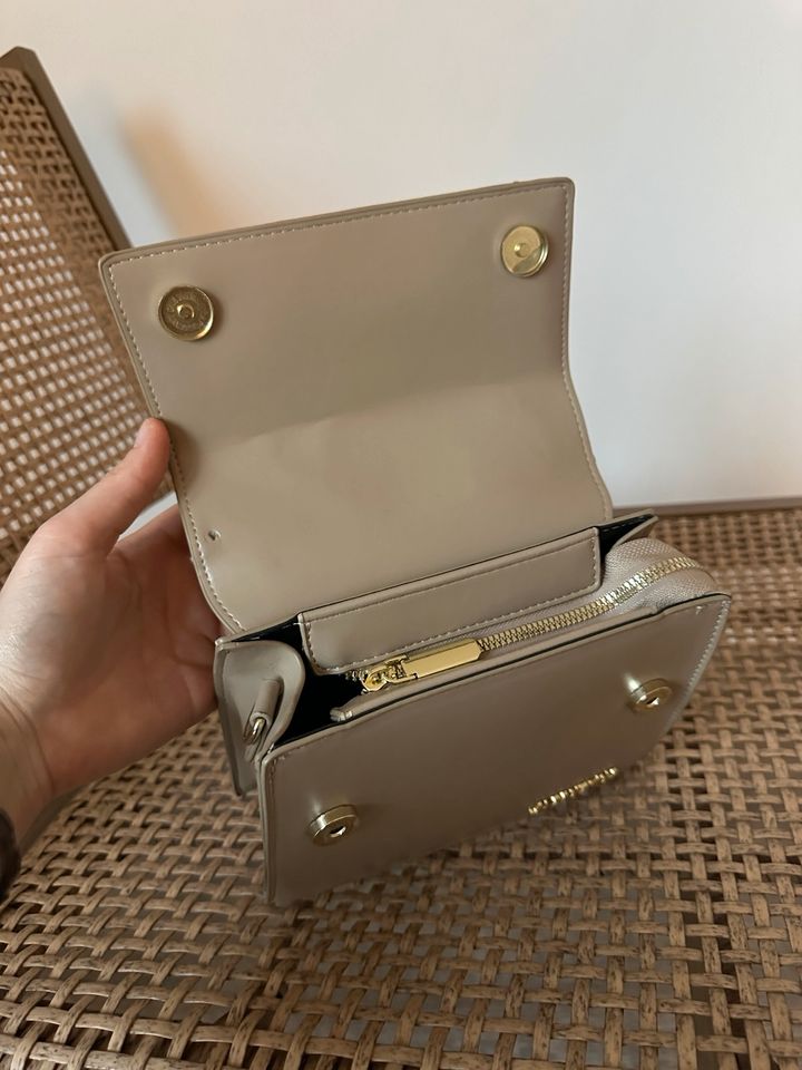 Handtasche Tasche Creme beige Gold klassisch classic kastig in Flensburg