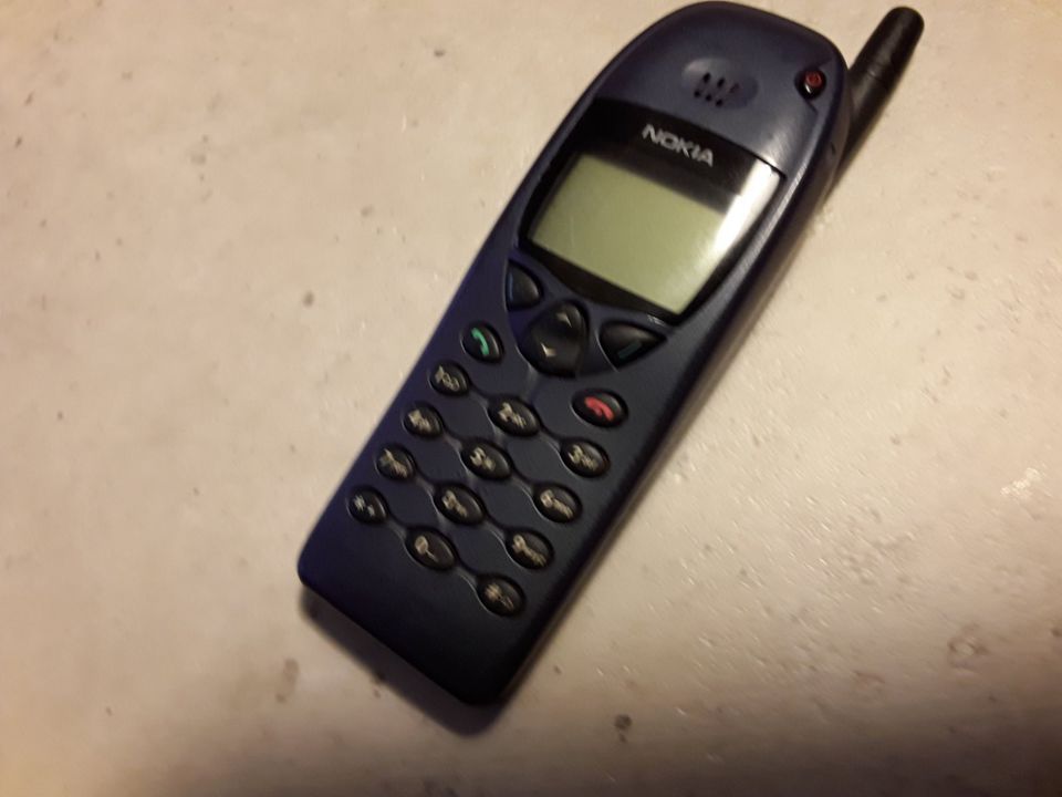 Altes Funktionsfähige Nokia 6110 mit 2 Akkus. Modell: 6110 Typ: N in Elfershausen