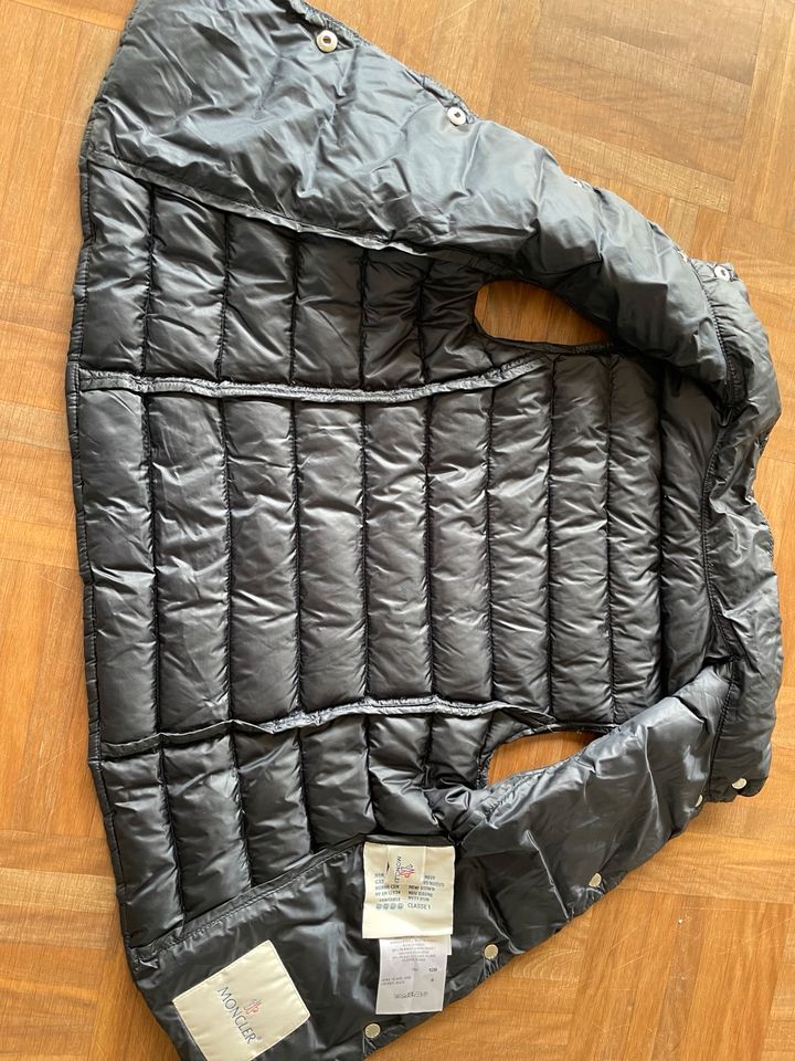 Original Moncler Weste top Zustand in Düsseldorf