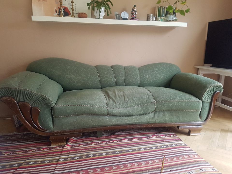 40er Jahre Sofa mit 1 Sessel (durchgesessen) in Großkrotzenburg