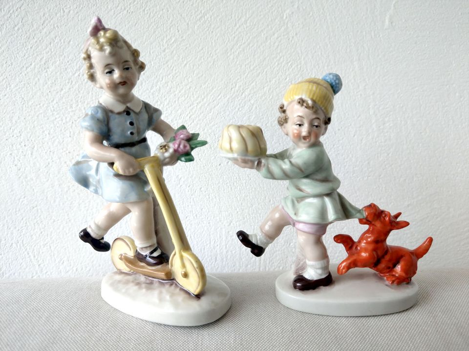 Porzellanfiguren mit Kinderszenen von früher in Ludwigsburg