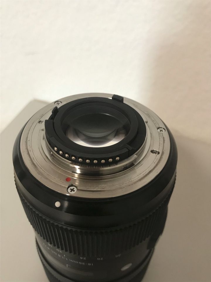 Objektiv Sigma 18-35mm 1:1,8 DC HSM Nikon AF Nikon F-Bajonett TOP in Centrum