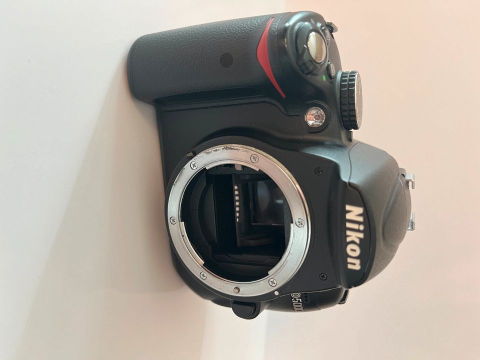 Nikon Digitale Spiegelreflexkamera D5000 nur 6700 Auslösungen in Nahe
