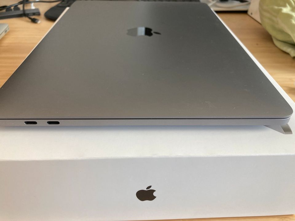 Apple MacBook Pro 2020 13” M1, wie neu, Akku 100% in Leverkusen