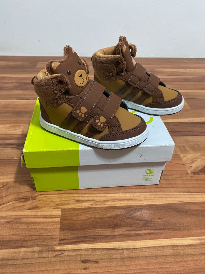 Adidas Kinder Stiefel in Berlin - Spandau | Gebrauchte Kinderschuhe Größe  21 kaufen | eBay Kleinanzeigen ist jetzt Kleinanzeigen