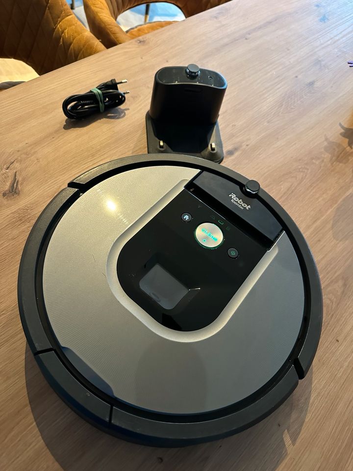 iRobot Roomba 960 inkl. Ladestation in Tessin