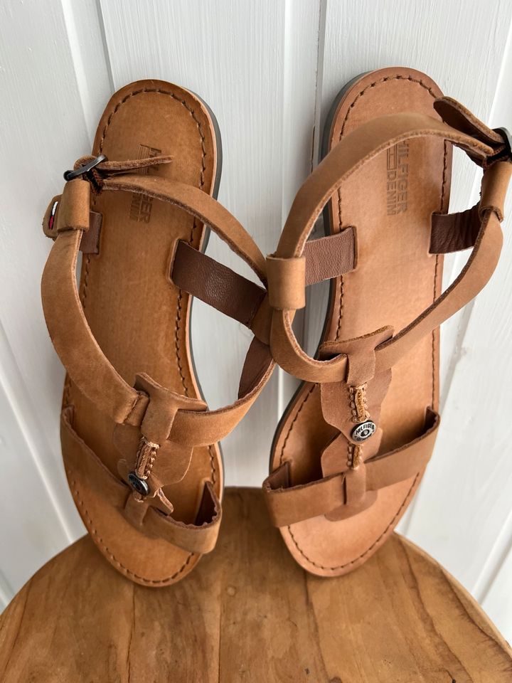 Tommy Hilfiger Echtleder Sandalen braun Boho in Bielefeld