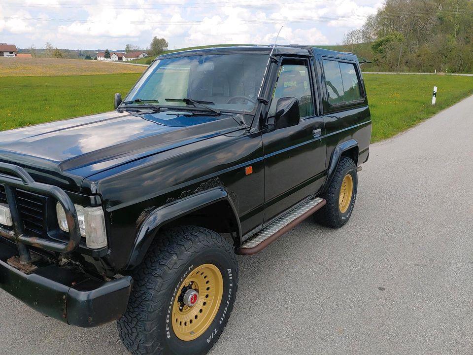 Nissan Patrol W260, 2Sück in Altfraunhofen