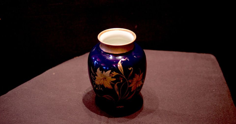 Einzelstück! Echt kobaltblaue Vase mit Goldmalerei und Goldrand in Leipzig