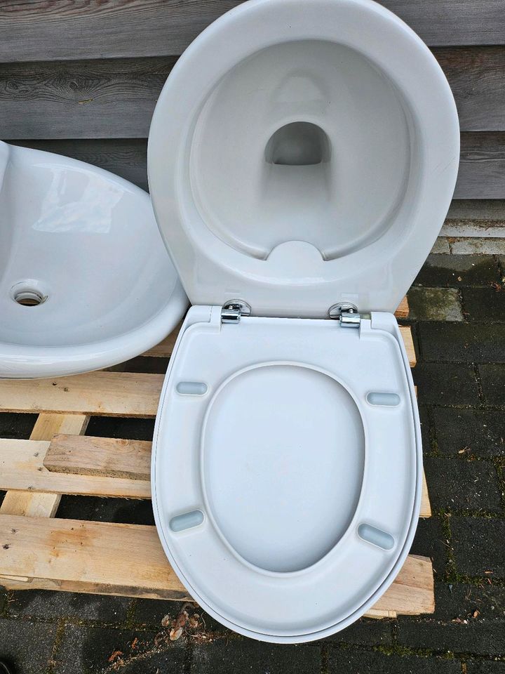 Waschbecken , Wand WC Spülrandlos in Essen