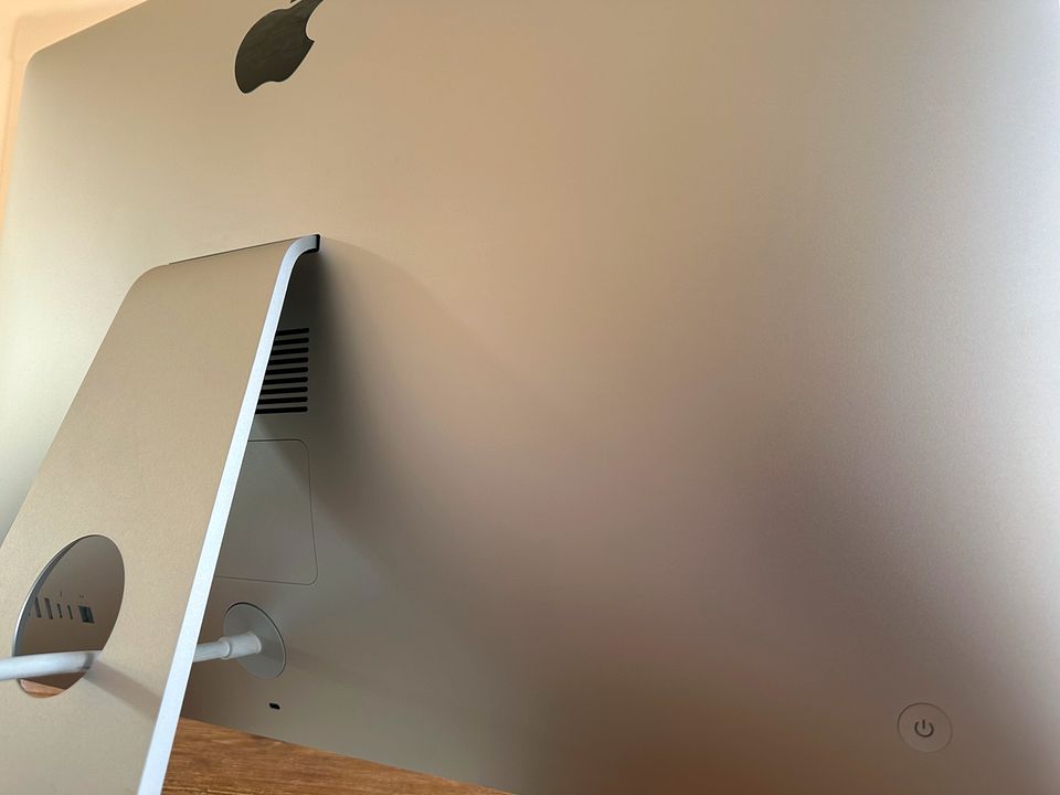 Apple iMac 27 Zoll, 5K, i9, 3,6 GHz, 64 GB RAM, 500 GB SSD in Berlin