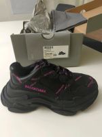 Balenciaga triple s all over Logo c 35 Hamburg-Mitte - Hamburg Altstadt Vorschau