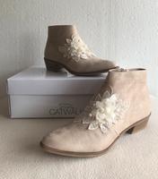 Modische Stiefeletten in hellbeige mit Verzierung, Gr. 39 - NEU Bayern - Schöllkrippen Vorschau