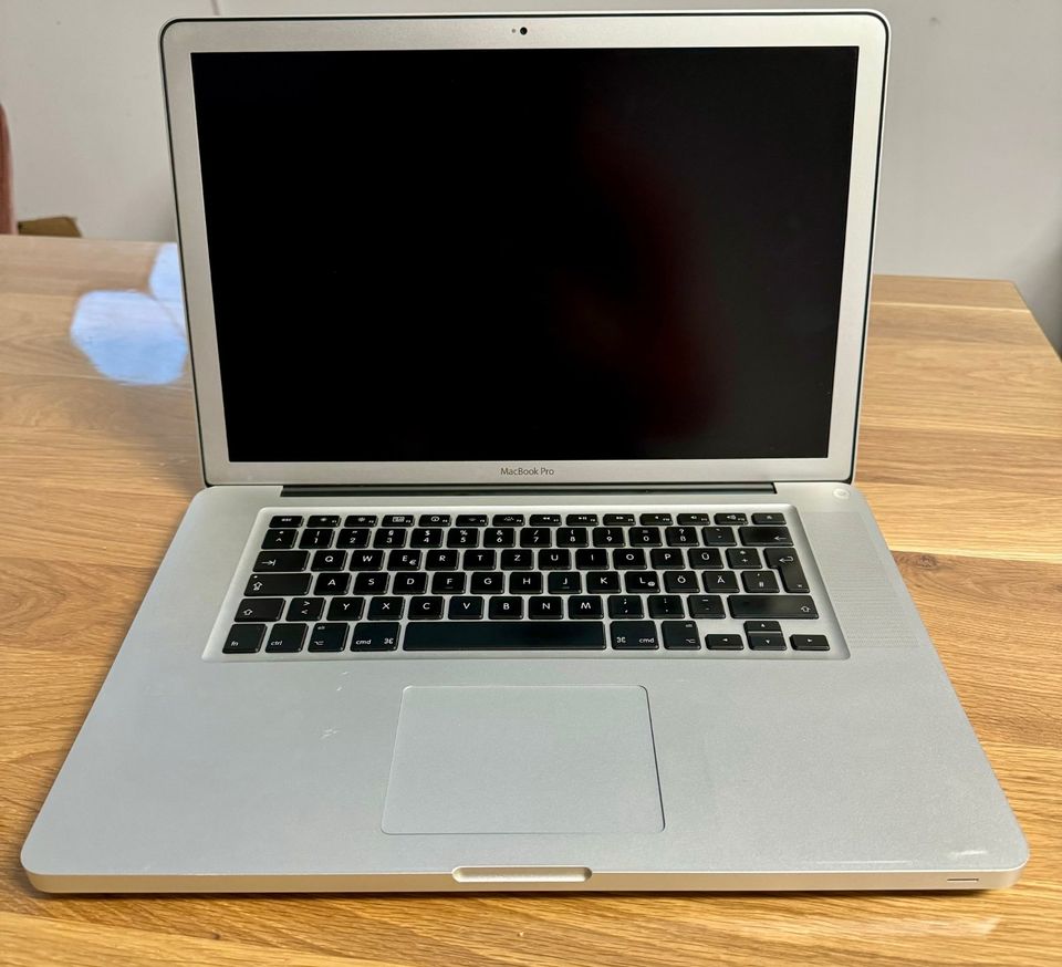 Apple MacBook Pro 15“ Mattes LCD // i7 // 128GB SSD // 4GB RAM in Frankfurt am Main