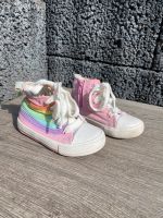 Next Chucks in rosa mit Regenbogen in Größe 23 Nordrhein-Westfalen - Hückeswagen Vorschau