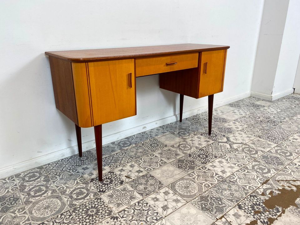 WMK Formschöner und gut erhaltener kleiner Mid-Century Schreibtisch aus den 1960er Jahren # Arbeitstisch Schminktisch Dominia Frisierkommode Desk Sekretär Rockabilly Vintage Retro 50er 60er in Berlin