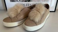 STEVE MADDEN beige Sneaker mit Puscheln Gr. 41 Sachsen-Anhalt - Lutherstadt Wittenberg Vorschau