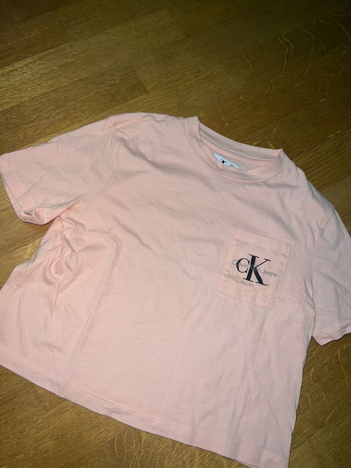 Tolles Calvin Klein Shirt Neu, rosa in München