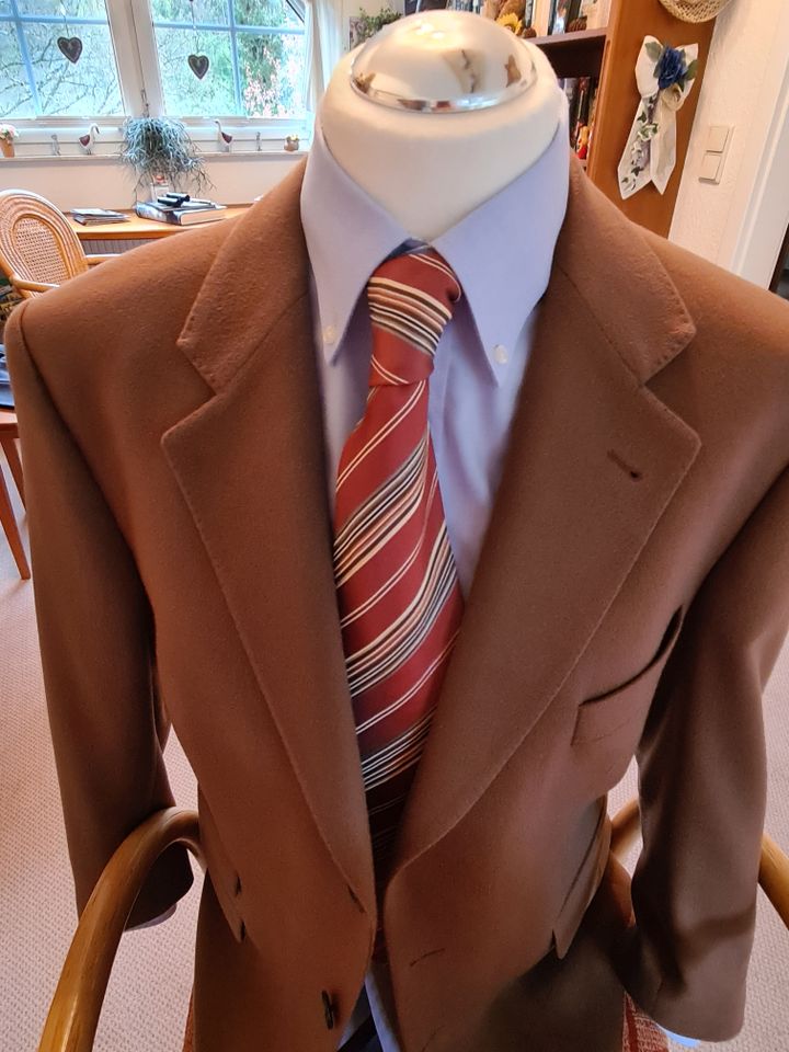 Anzug-Kombination mit Hemd und Krawatte in Bad Berleburg