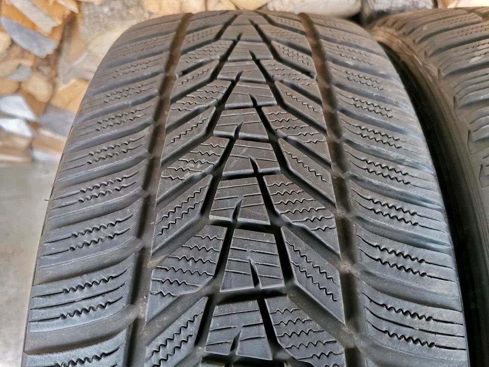 2 Winterreifen 235/45 R20 100V Hankook i*cept evo3 5-6mm DOT 3221 in Rietheim-Weilheim